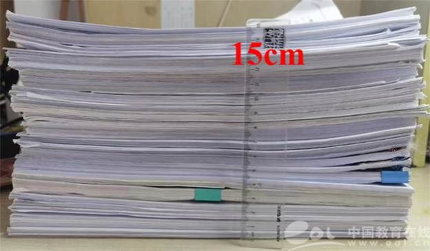 图片包含 游戏机, 盒子, 木, 桌子 AI 生成的内容可能不正确。